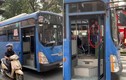 Video: Tài xế xe buýt phun nước bọt thách thức người đi đường khi bị nhắc nhở