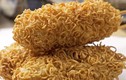 Video: Ramen bọc hot dog, quà vặt cho người thích ăn mì sống