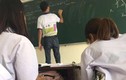 Thầy giáo quốc dân đi dạy mang áo in hình độc lạ