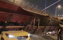 Video: Cầu vượt cao tốc bất ngờ sập, đè hàng loạt ôtô gây nhiều thương vong