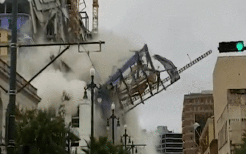 Video: Tòa nhà 18 tầng bất ngờ đổ sập xuống đường làm 19 người thương vong