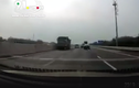 Video: Xe ben liều mạng chạy ngược chiều trên cao tốc, suýt gây thảm họa