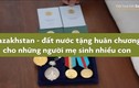 Video: Quốc gia tặng huân chương cho những người sinh nhiều con