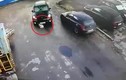 Video: Bị ô tô chèn qua người, gái trẻ may mắn thoát chết