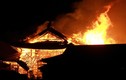Video: Báu vật quốc gia 600 năm tuổi chìm trong biển lửa ở Okinawa, Nhật Bản