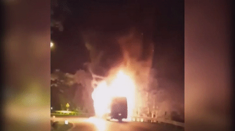 Video: Kinh hoàng xe khách giường nằm cháy rụi trong đêm