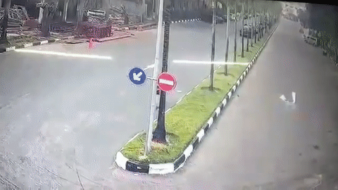 Video: Bị ô tô đâm trúng, hất lên không trung, người phụ nữ nguy kịch