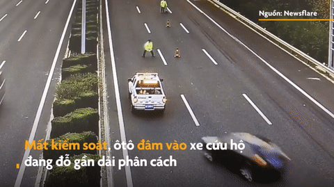 Video: Mất lái tông vào xe cảnh sát trên cao tốc, ô tô biến dạng
