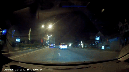 Video: Quái xế lạng lách, vượt ẩu trước đầu ô tô gây phẫn nộ