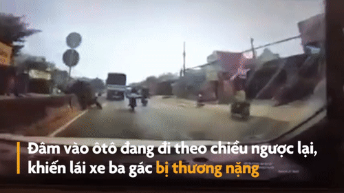 Video: Lao qua dải phân cách "đối đầu" ô tô, tài xế xe tự chế nguy kịch