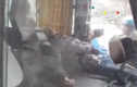 Video: Bàng hoàng phát hiện tài xế chết gục trên vô lăng xe giữa Thủ đô