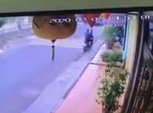 Video: Tài xế ô tô say rượu tông vào nhà dân khiến 3 người thương vong