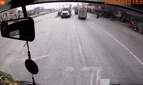 Video: Bất chấp nguy hiểm, container đi ngược chiều trên Quốc lộ 5 gây phẫn nộ