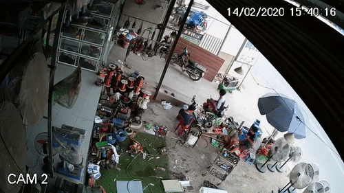 Video: Container tự trôi dốc rồi cán chết người đàn ông đứng bên đường