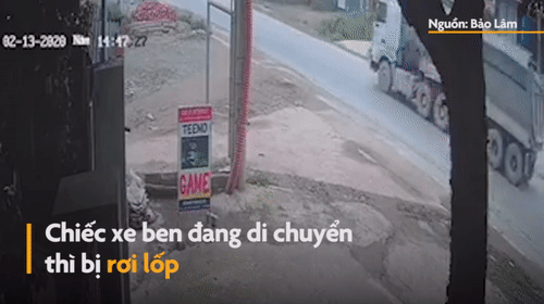 Video: Lốp ô tô tải rơi ra ngoài văng vào xe máy khiến tài xế nguy kịch