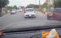 Video: 2 "Ninja" phóng xe tốc độ cao tông trúng người đi bộ 