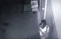 Video:Cô gái bị gã đàn ông sàm sỡ 2 lần ngay trước cửa nhà