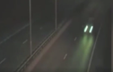 Video: Kỳ bí sinh vật ngoài hành tinh chặn đầu ôtô và biến mất trong bóng đêm