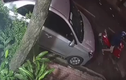 Video: Trộm vặt gương ôtô đậu dưới lòng đường trong chớp mắt