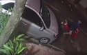 Video: Trộm vặt gương ôtô đậu dưới lòng đường trong chớp mắt