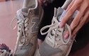 Video: Mẹo đánh bay mùi hôi giày cực đơn giản lại hiệu quả