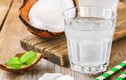 5 sai lầm khi uống nước dừa dễ gây đột quỵ