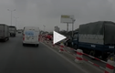 Video : Honda CR-V tông thẳng đuôi xe tải trên cầu Thanh Trì
