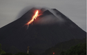 Dòng dung nham từ ngọn núi lửa hoạt động mạnh nhất Indonesia
