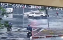 Video: Vượt đèn đỏ, ô tô 5 chỗ bị Mercedes GLC đâm nát đầu