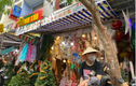 Chợ Giáng sinh lớn nhất TP.HCM ảm đạm mùa cao điểm