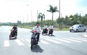 Video: Cú "hạ cánh" đầy đau đớn của thanh niên bốc đầu xe máy