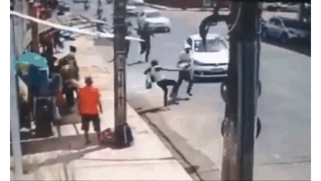 Video: Hai cô gái kết hợp tung chiêu bắt cướp ngoạn mục