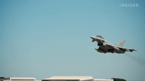 Video: Cách phi công thoát nạn khi chiến đấu cơ sắp nổ 