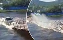 Video: Xe tải chìm nghỉm giữa sông khi băng qua cây cầu gỗ