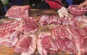 Giá thịt lợn giảm từ chuồng đến chợ, tiểu thương vẫn kêu trời vì ế