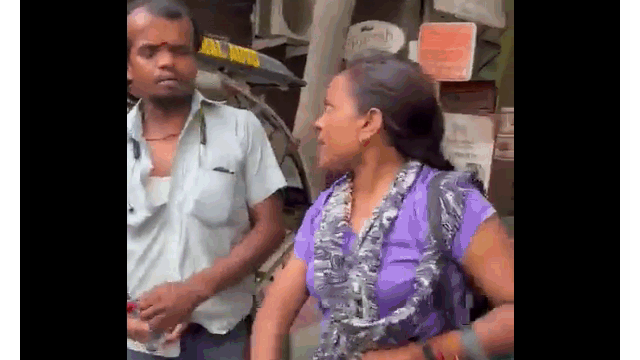 Video: Va chạm nhẹ, người phụ nữ tát người đàn ông 17 cái 