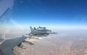 Su-35 bay qua al-Tanf khi Mỹ tuyên bố triển khai F-22