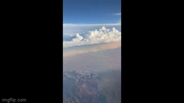 Video: Hành khách trên máy bay chụp được bức tường bụi khổng lồ