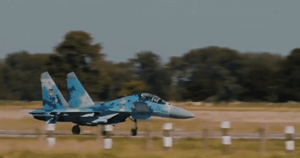 Bí ẩn cặp đôi tiêm kích cực mạnh Su-27UB trên đất Mỹ