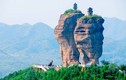 Ngôi chùa cổ bí ẩn trên đỉnh núi cao chót vót ở Trung Quốc