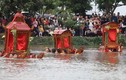 Hình ảnh lễ hội có 3 chiếc kiệu "bay" xuống nước ở Thái Bình