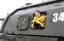 Sướng như trẻ em Nga: Học hè với xe tăng, đại bác