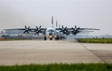 Bắt chước Mỹ, Không quân Trung Quốc diễu binh "voi đi bộ" với Y-9