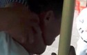 Video: Choáng cảnh phụ xe bus kẹp cổ “tẩn” hành khách dã man