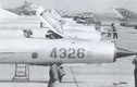 Nể phục: Hai tiêm kích MiG Việt Nam “lùa” 28 máy bay Mỹ tháo chạy