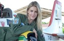 Vẻ đẹp bỏng mắt của nữ phi công Không quân Brazil