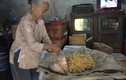 Bà lão 50 năm giữ bí quyết làm món mứt Tết nhà nghèo độc nhất xứ Huế