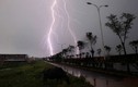 Cảnh báo mưa dông bất thường trên khu vực nội thành Hà Nội