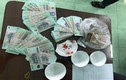 Xóc đĩa ăn tiền, 30 người bị bắt sau buổi tiệc tân gia