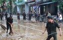 CSCĐ vần mình với bùn đất giúp dân chống ngập lụt